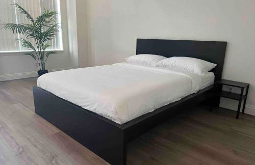 Extended Stay 3 or 4 Beds Cozy Smart Home Living - Photo 28