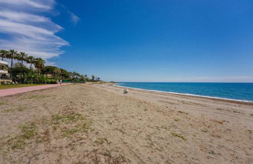 Luxury Beachfront Penthouse Marbella - heated pool & seaviews - Photo 11