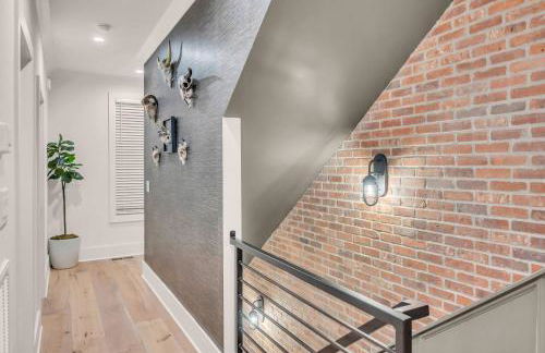 New 2 Luxe Townhomes with Rooftops Sleeps 24 - Foto 51