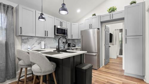 2BD 2BA Designer Cottage in Decatur - Foto 5