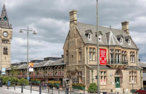 Apartment 4 - striking, 2 bedroom luxury apartment - close to town, mainline rail & theatre - Photo 37