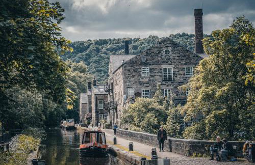 New Hall, Elland - Foto 39