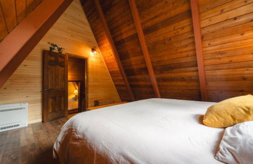 Enchanting River- Water Front A-Frame Cabin - Foto 17