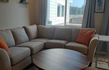 2 bdrm, Walking distance to all - Foto 1