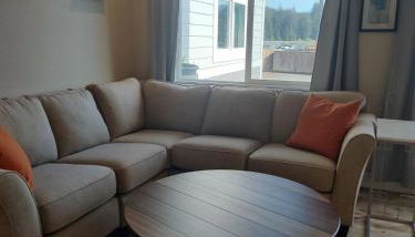 2 bdrm, Walking distance to all - Foto 1