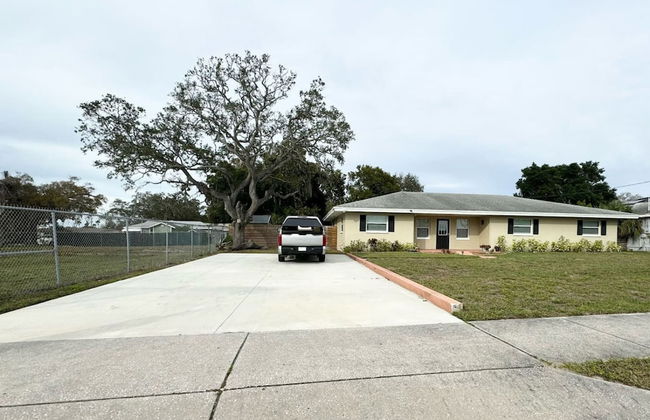 Quiet Spacious Home Close to Clearwater Beaches - Photo 2