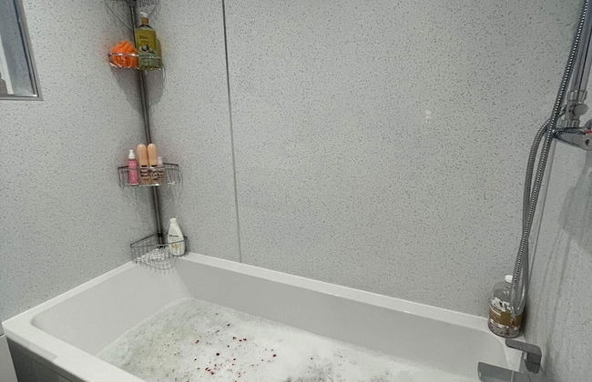 Scottish Stunning Stay With Free Parking - Photo 10