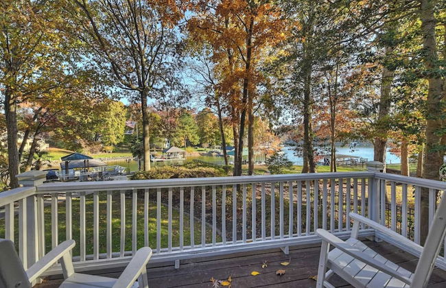 Lakefront Home Private Dock, Tiki Bar, Firepit Shore to Please by Avantstay - Foto 42