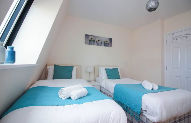 Stayzo Castle Penthouse 18- A Clean Fresh Modern Apartment With Free Wi-fi - Foto 11