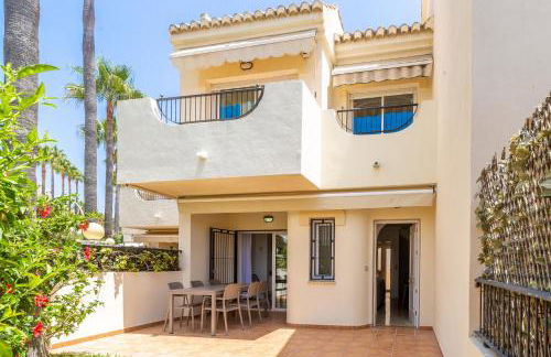 STYLISH TOWNHOUSE IN BEACHFRONT COMPLEX - Photo 19