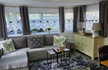 Unique Caravan with Outdoor Space - Foto 10