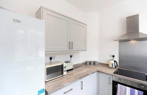 2-Bed House•Free Parking•WiFi•Long Stays Welcome - Photo 17