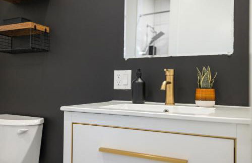 2BR, King Bd, Free Prkn, Gym, NYC View, 8min Train - Foto 54