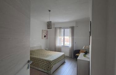 Grand F2 60mq centre Antibes, proche plages, commerces, 2 balcons, parking, train, bus, deco vintage, pet friendly - Foto 46