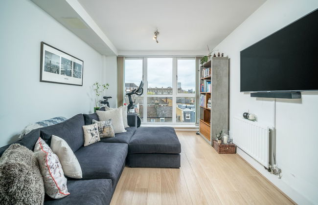 JOIVY Gorgeous 2-Bed Flat W/ Desk In Wandsworth - Foto 1
