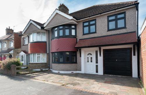 4 Bedroom Family Home In South East London - Photo 40