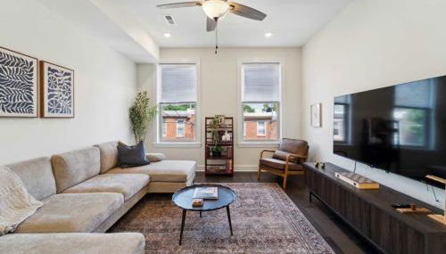 Roof deck w city views - brand new 3bd 3ba - Foto 2