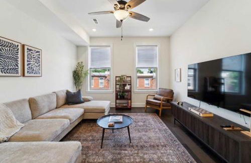 Roof deck w city views - brand new 3bd 3ba - Foto 2