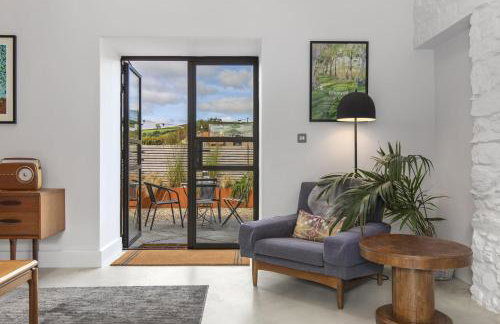 Cartws at Pentrecelyn - styilish barn conversion with large kitchen and outdoor space - Foto 6