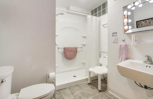 Neenah Home with Deck Near Lake Winnebago - Foto 20