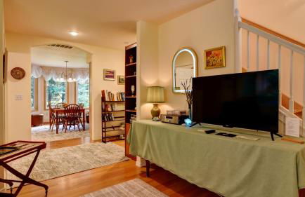 Riverside Bliss Cozy Beds, Fireplace and Gbit WiFi - Foto 5