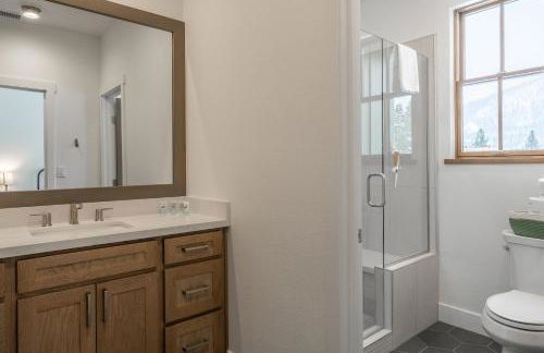 Newly Built Updated 3 Bed 2 and a half bath Creekhouse at Snowcrk Resort 1463 Amazing Mountain Views - Photo 31