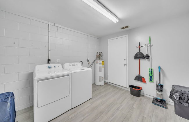 Serenity Retreat: Charming Home Near Attractions! 3 Bedroom Home by RedAwning - Foto 23