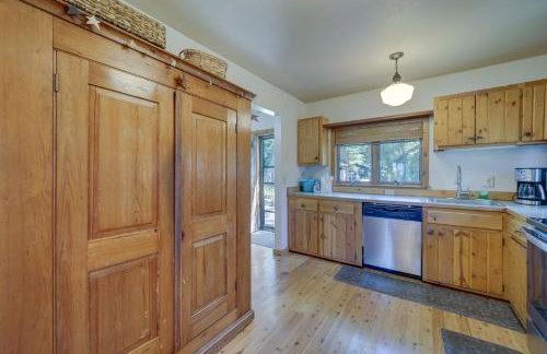 21 Mi to Slopes! Torch Lake Home with Private Beach - Foto 4