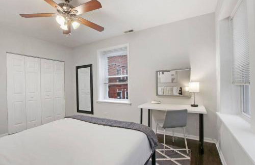 Modern & Furnished 2BR Apt with In-unit Laundry - Sunnyside 2E - Foto 9