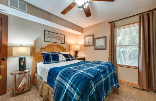 Hot Tub and Fire Pit! Lake-View Home in Blue Eye - Foto 21