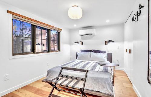 Peaceful Ranch Overlooking Mustangs with Full Kitchen & Fireplace - Foto 7