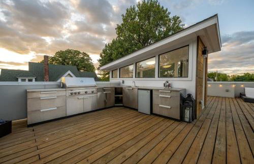 Modern Fountain Square Mansion with Hot Tub & Rooftop Patio- Family Friendly - Foto 4