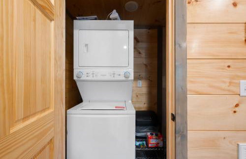 Family or couple retreat next to Downtown, Dollywood & Smoky Mountains! - Foto 40