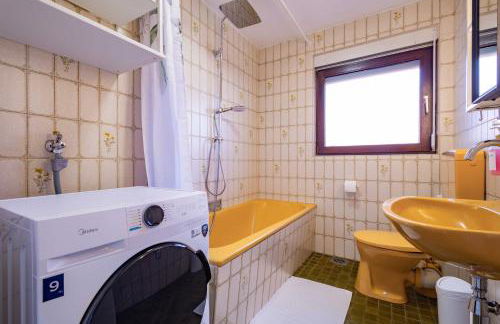 Charmante Wohnung -Altes Kino- 2SZ-2Bad-Terrasse-Netflix - Foto 7