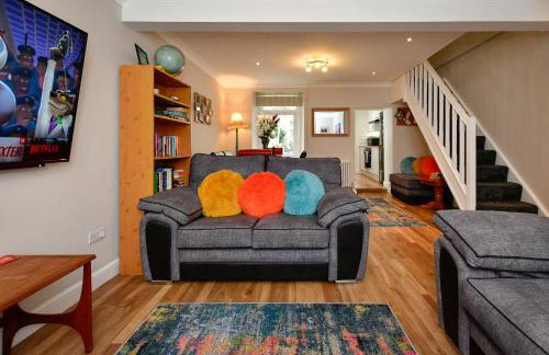 Rare Free Parking in Heart of the City - Highly Rated Townhouse & Garden - Peaceful Area Less Than 5min Walk to Beach, Shops, Bars, Arena, Marina, Parks - Foto 1