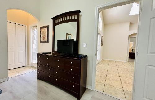 Spacious, Open Layout And Pool Relaxation! - Foto 34