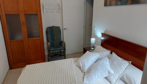 Authentic Triana Flat Wih Private Patio Ground Floor - Photo 2, towels, wardrobe