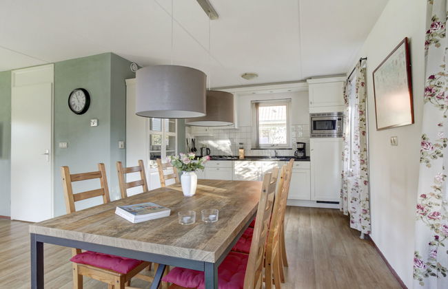 4 bedroom House in Zonnemaire with garden - Photo 4