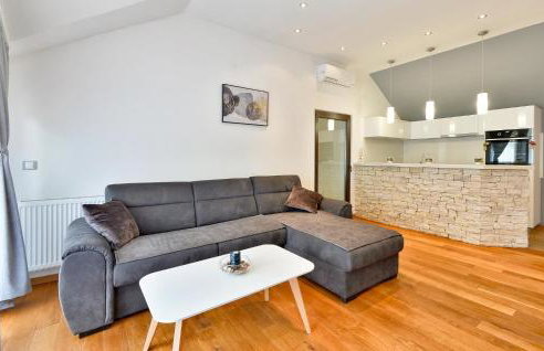 5 Bedroom Cozy Home In Desni Stefanki - Foto 4