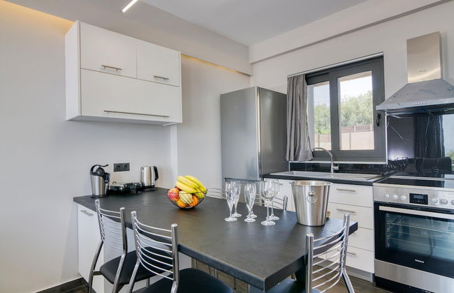 Serenity Suites Sea View 4 - Photo 1