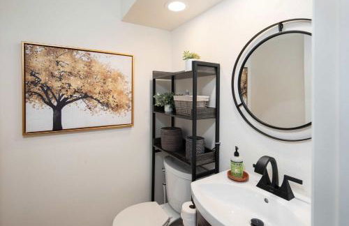 Blacklake Resort Vacation Rental Nestled on the 9t - Foto 10