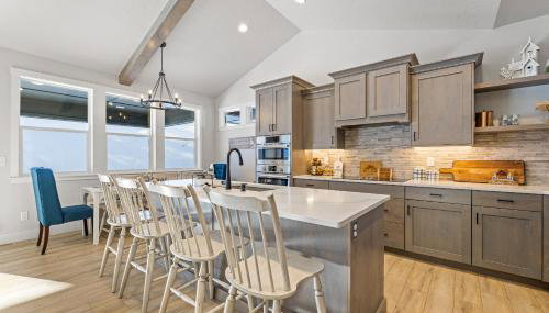 New Mountain Bluebird - walk to lake, golf, and town - game rm - family friendly - sleeps 14 - Foto 3