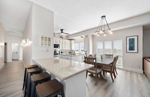 Jaw-dropping bayfront home with panoramic water views, boat slip, and cowboy pool - Foto 22