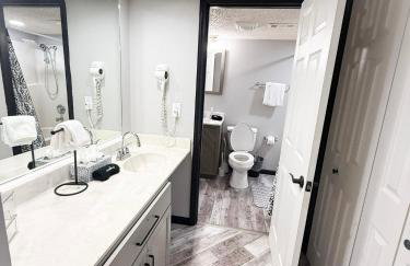 Lakefront Home-3BD25BADockGrillFirepitPool - Foto 14