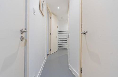 High-Rise Luxury 2-Beds and 2-Baths - Central - Relocation, and Family Friendly - Foto 33