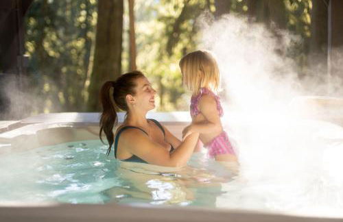 Secluded Forest Cabin with Hot Tub and Private Waterfall - Foto 12