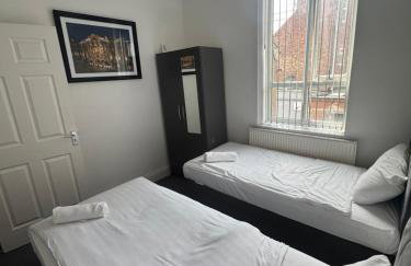 4 Bedroom House, Central City Location - Photo 4