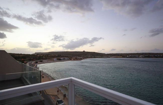 Seafront Penthouse With Unobstructed Sea Views - Photo 32