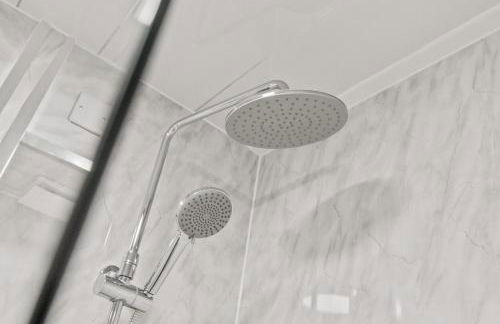 Riverside Rest 2 - 2 Bath, 2 Bedroom Apartment - Free Onsite Parking - Photo 13