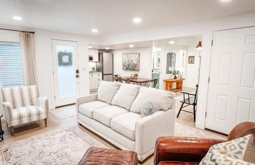 Bright & Cozy Basement Retreat - Foto 13